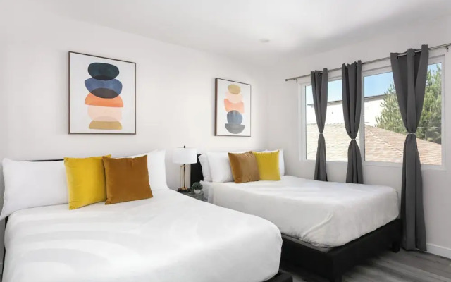 Chic City Apt Near Americana Glendale