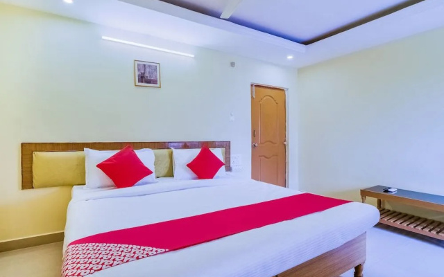 Oyo Flagship 41595 Gayatri Grand