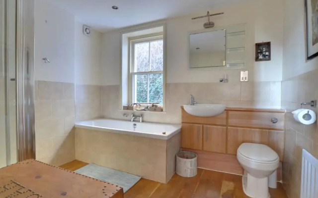 Modern Holiday Home in Hastings Kent With Garden