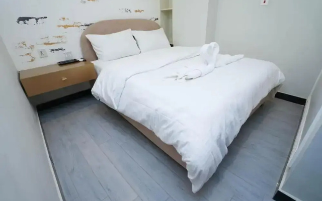 LuxVill Hotel