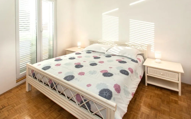 Three Wells Apartment