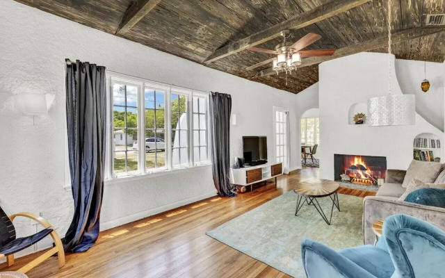 Spanish Beach Bungalow Mainhouse