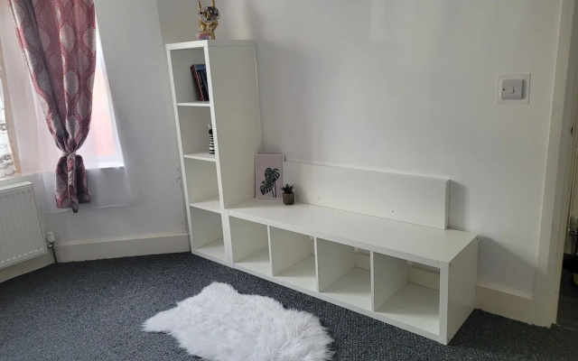 Lovely 2-bed Fully Refurbished House in London