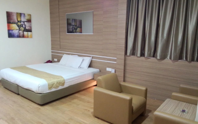 Holiday Hotel