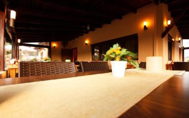 Ariadni Hotel Bungalows вид на фасад