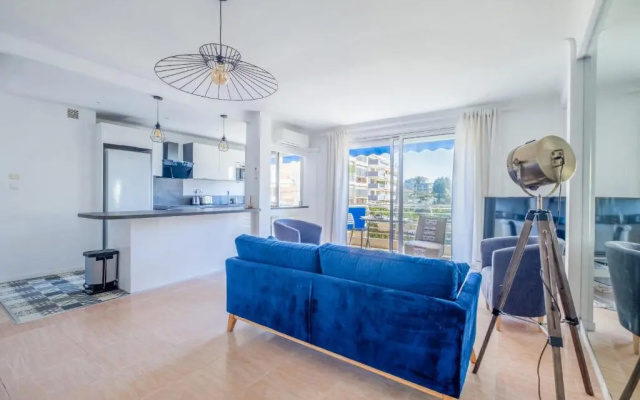 SERRENDY 2-bedroom apartment with terrace and parking only 100 meters