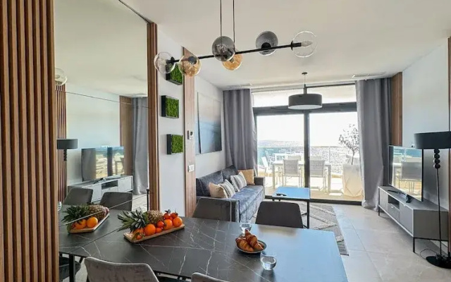 Luxury Apartment in Sunset Cliffs by Leo
