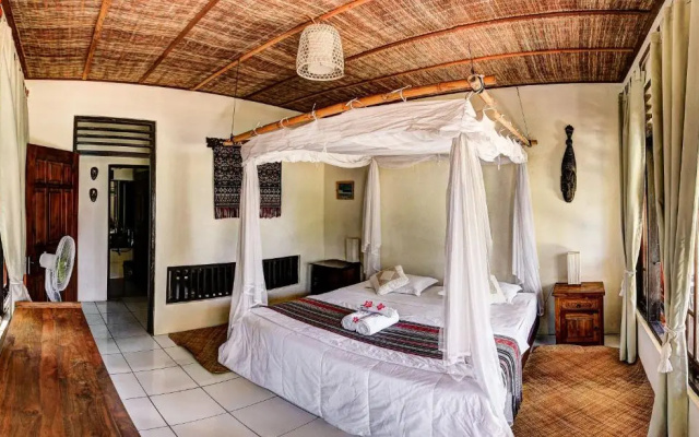Malole Surf House