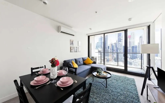 A Comfy 2BR Apt Near Melbourne Central, City Views