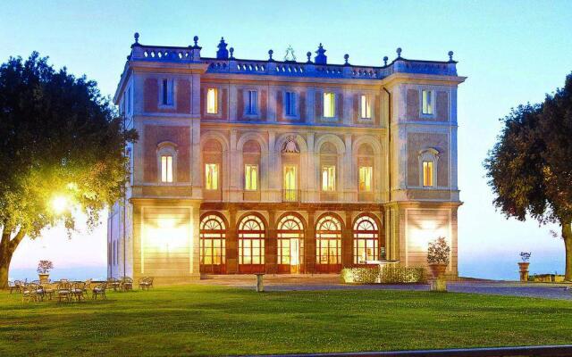 Отель Parkhotel Villa Grazioli Италия, Гроттаферрата - - забронировать отель Parkhotel Villa Grazioli, цены и фото номеров вид на фасад