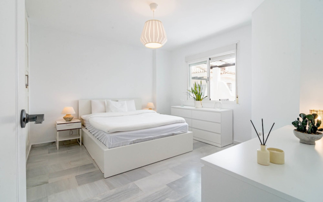 Lnm5.30 - Great Location With Private Roof Terrace