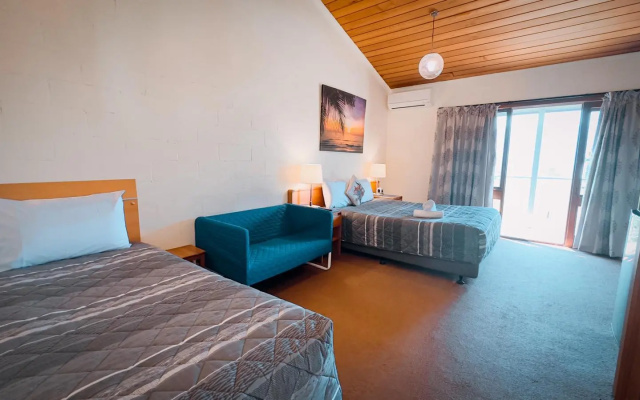 The Birch House - Silver Birches Luxury Accommodation Bright