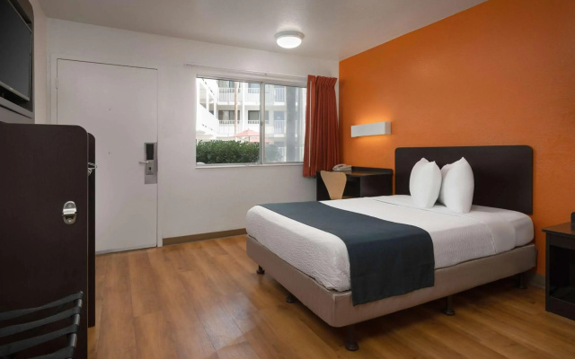Мини-отель Vagabond Inn — Carpinteria North