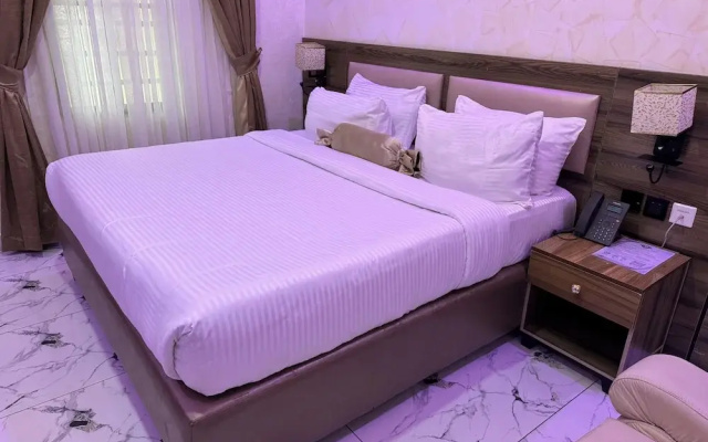 Silver Gate Hotel and Suites