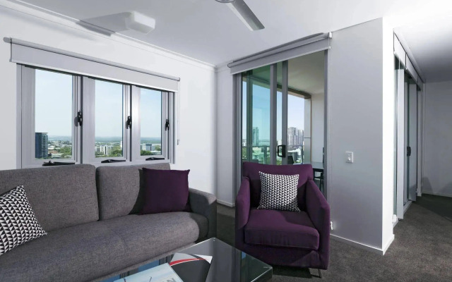 H on Mitchell Apartment Hotel