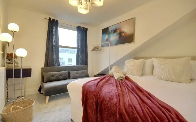 Top Floor Apartment in South Parade Pier