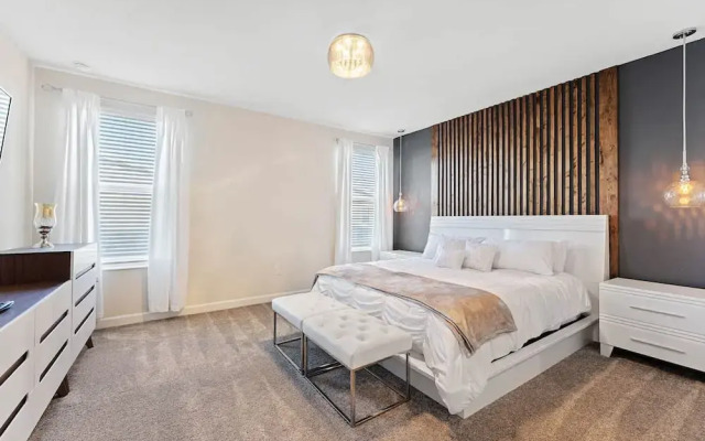 Sophisticated 6BR at Storey Lake Sl2766