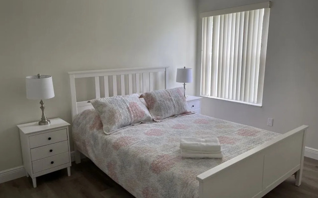 Modern Luxury Apartment Close Disney