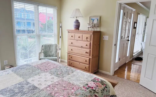 Le Tournesol 4 Bedroom Home by RedAwning