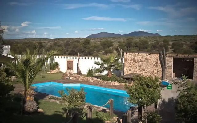 Sweet Thorn Retreat Airport Lodge