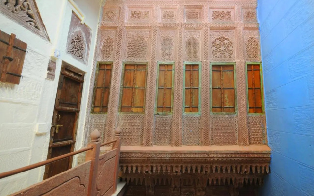 Juna Mahal