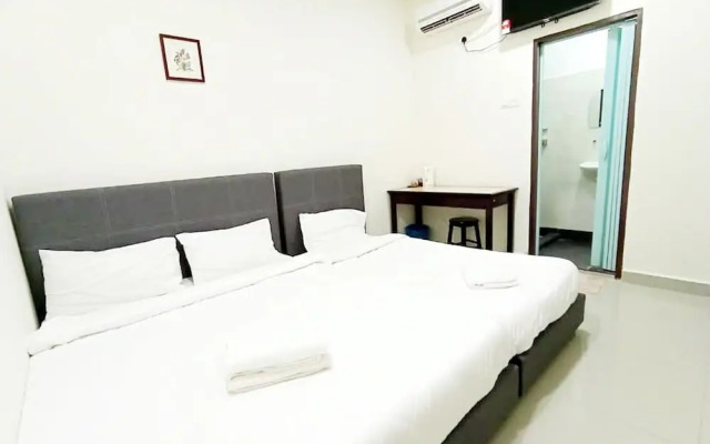 MN Ferringhi Inn by OYO Rooms