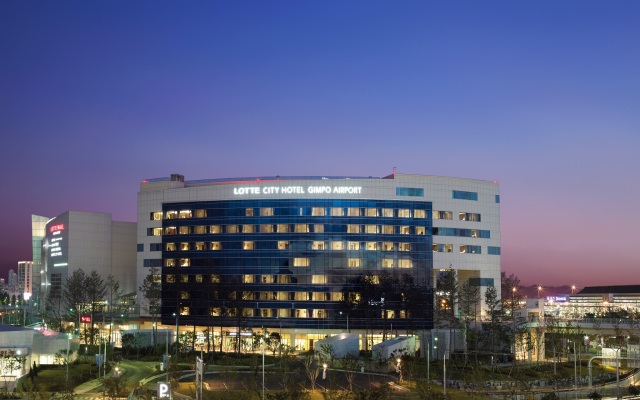 Lotte City Hotel Gimpo Airport вид на фасад