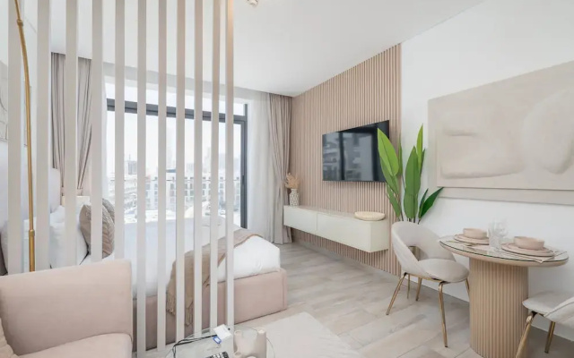 Stylish Studio Sleeps 2 With Balcony