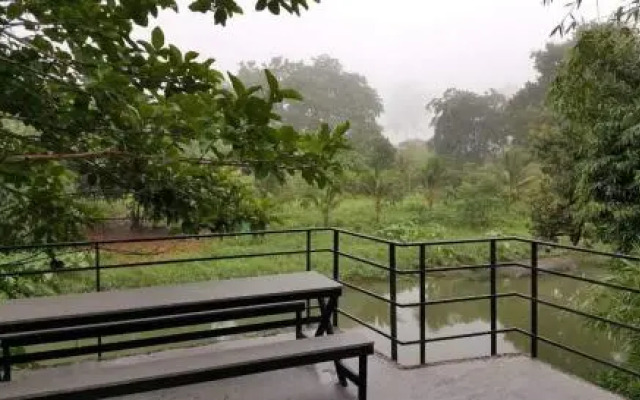 Kaengkrachan River Hut