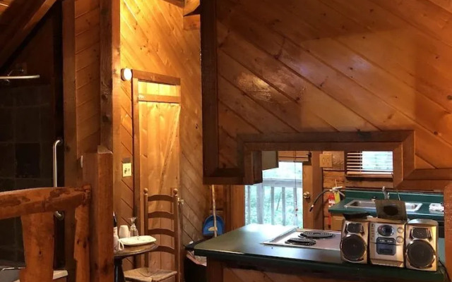 Gatlinburg Mountain Magic Hot Tub Cabins