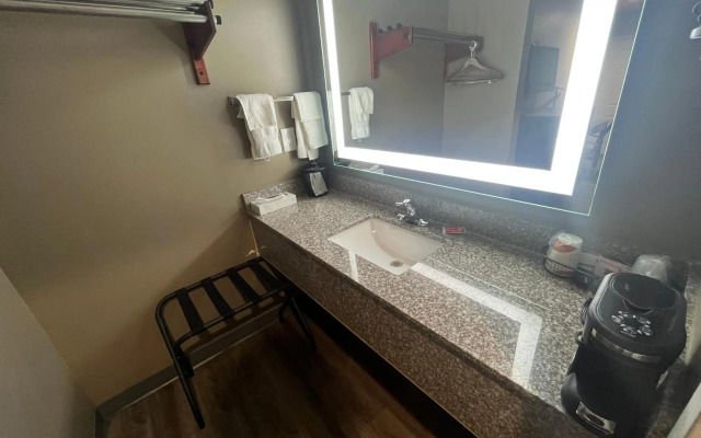 Econo Lodge Inn & Suites Murfreesboro Shopping District