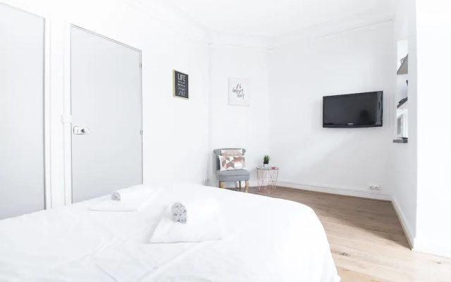 Luxury Apartment in Paris-Champs Elysées