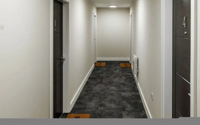 Luxury Manchester Apartment - Orange