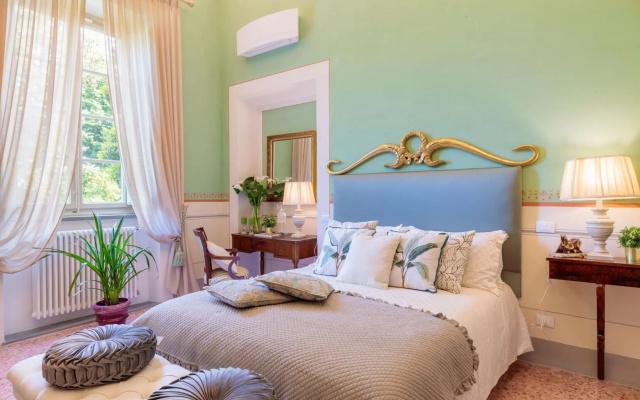 Villa Hugo in Lucca With 5 Bedrooms and 6 Bathrooms
