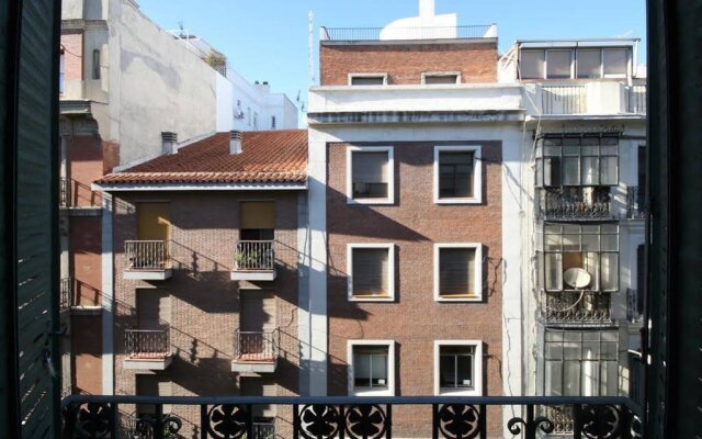 Отель Hostal Casa Bueno Испания, Мадрид - отзывы, цены и фото номеров - забронировать отель Hostal Casa Bueno онлайн вид на фасад