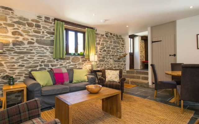 Elegant Holiday Home in Tavistock With Garden, Barbecue, Fireplace