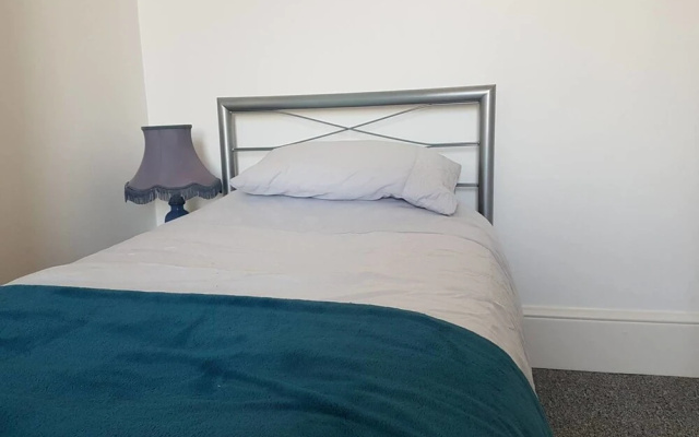 Spacious 2 Bedroom Apartment Sleeps 6 With Parking