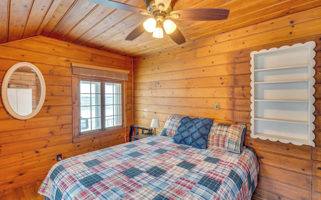 Family-friendly Lake Waubesa Home: Boat + Swim!