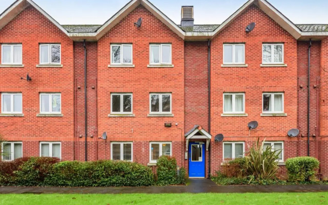 Stylish 2 Bedroom Apartment Central Exeter Parking on Site