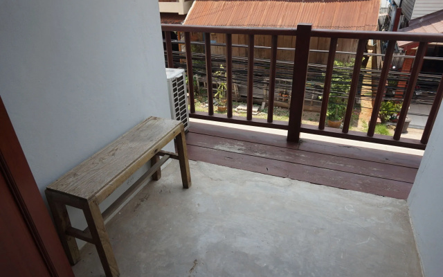 Sri Chiangkhan Hotel