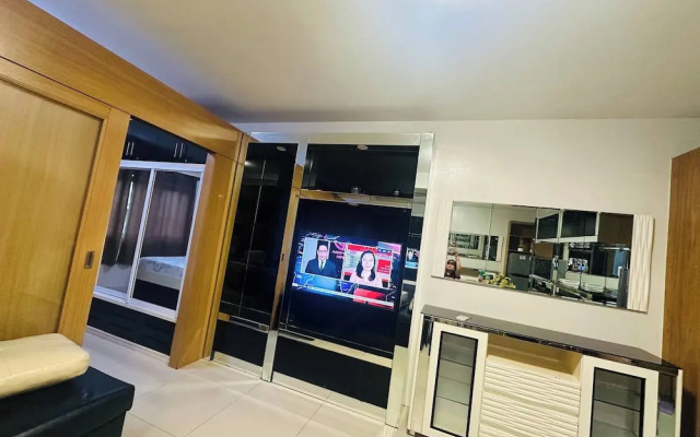Ritzy Pasay Getaway - Entire Apartment for Rent