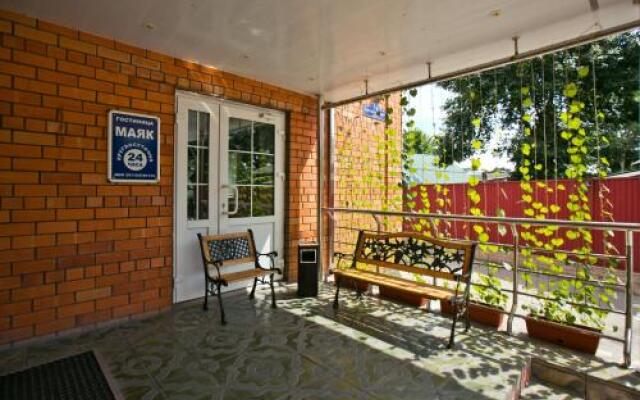 Гостиница Mayak Inn в Уссурийске отзывы, цены и фото номеров - забронировать гостиницу Mayak Inn онлайн Уссурийск вид на фасад