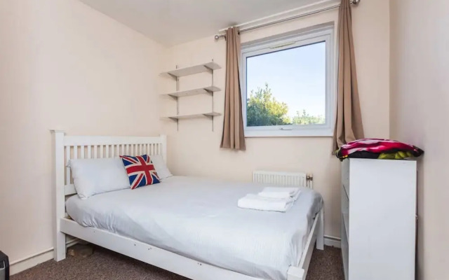 Spacious 2BD House W/private Garden - Kennington!