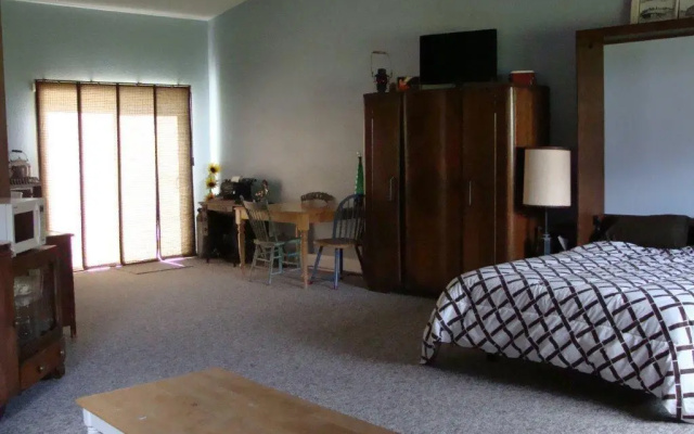Knotty Pines Bed & Breakfast
