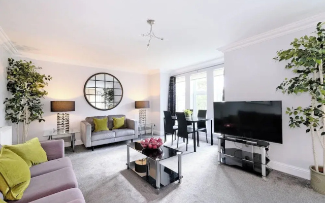 Spacious 3 Bed in Aberdeen s Westend