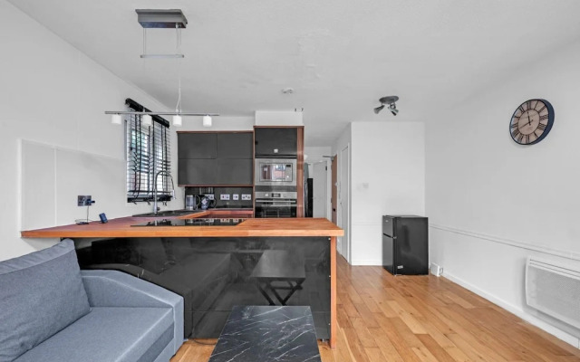 Cozy 1-bed Flat in Croydon Sleeps 4 - Free Parking