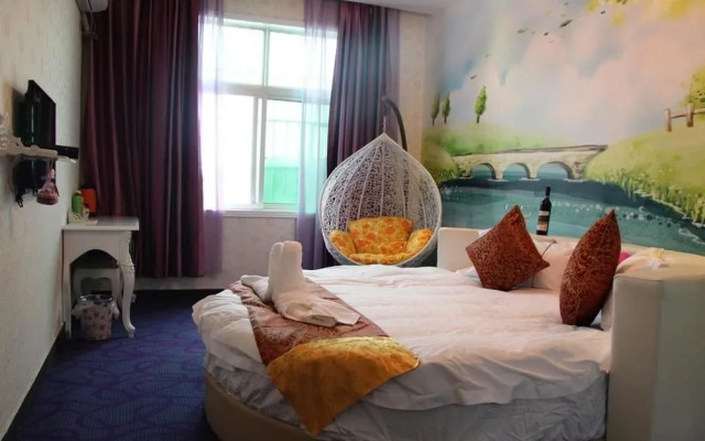 Zhengzhou Love Theme Hotel