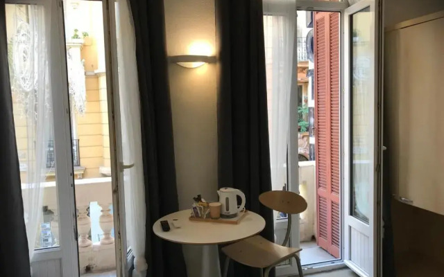 Azur Hotel