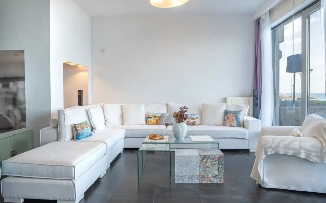 Pink Rose Beachfront Villa