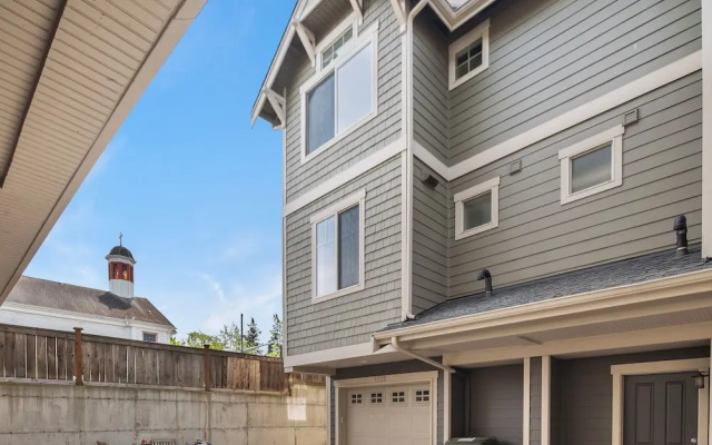 Seattle Vacation Home: The Parsonage